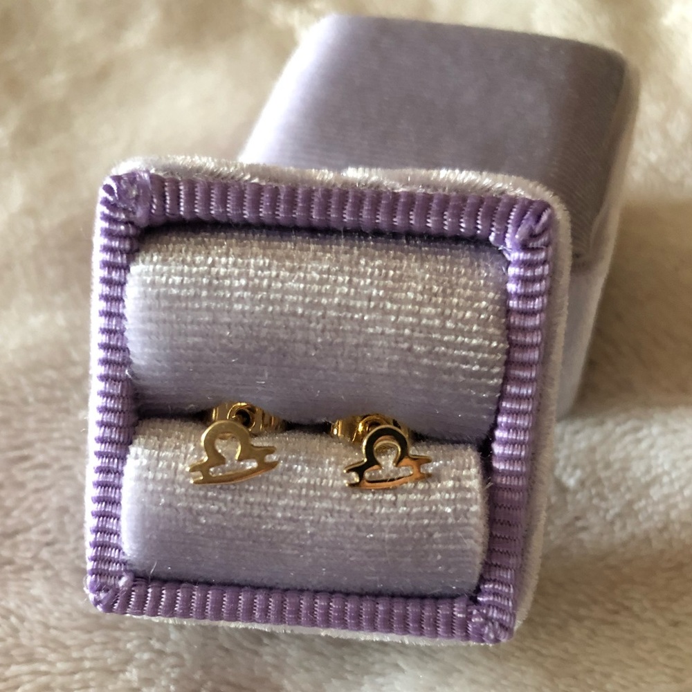 Gold Zodiac Libra Local Eclectic stud earrings ♎️✨